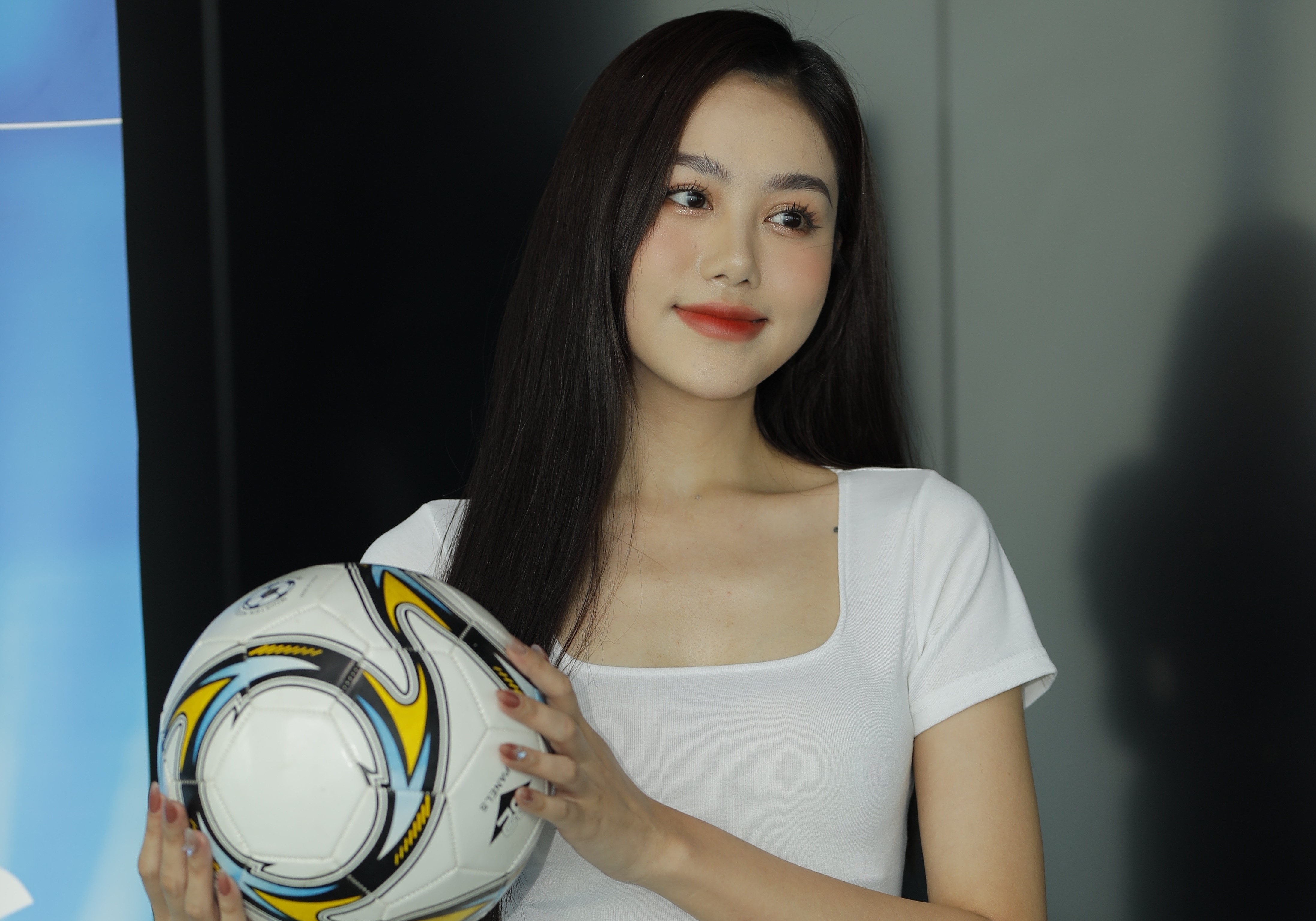 Dan nguoi dep trong buoi casting 'Nong cung World Cup 2022' hinh anh