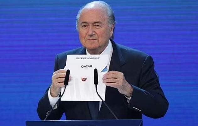 Cuu chu tich FIFA: 'To chuc World Cup tai Qatar la sai lam' hinh anh