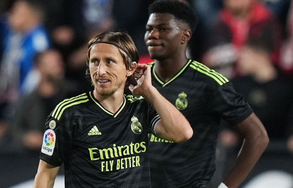 Real Madrid mat ngoi dau vao tay Barca hinh anh