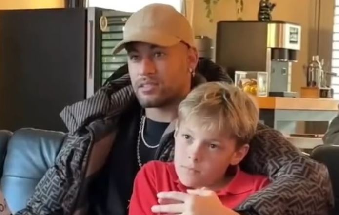 Bieu cam cua Neymar khi biet cau thu Arsenal duoc du World Cup hinh anh