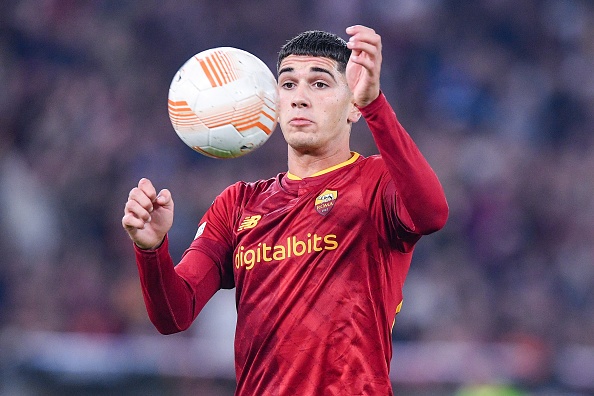 Cau thu Roma tu choi du World Cup 2022 hinh anh