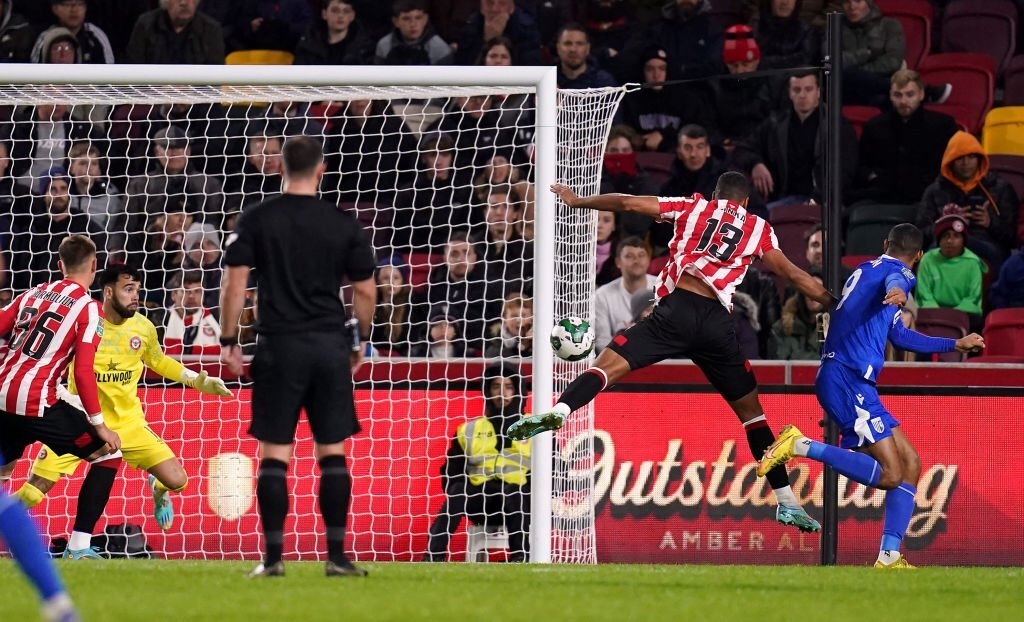 Gillingham tao dia chan anh 6