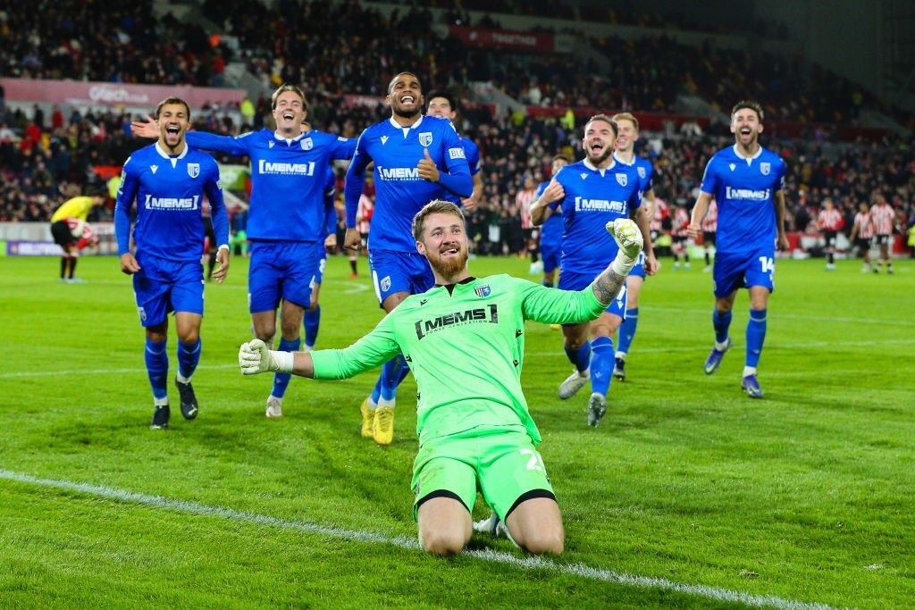 Gillingham tao dia chan anh 2