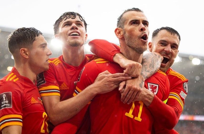 Xu Wales cong bo doi hinh du World Cup dau tien sau 64 nam hinh anh