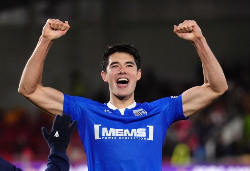 Tuyen thu Indonesia cung dong doi tao dia chan tai Cup Lien doan Anh hinh anh