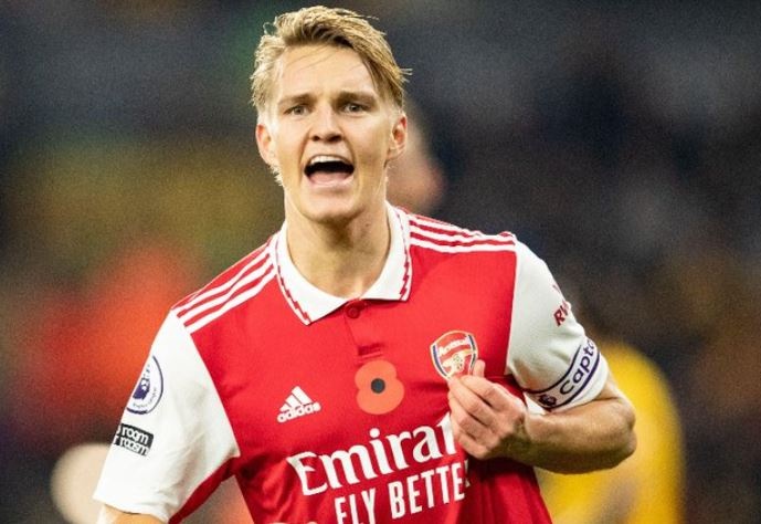 Arsenal tang khoang cach voi Man City len thanh 5 diem hinh anh