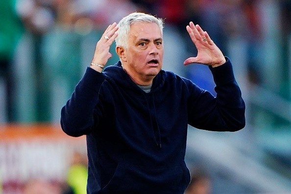 Mourinho lai nhan the do hinh anh