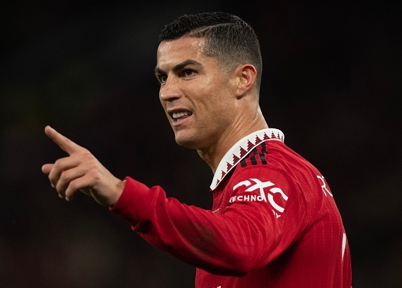 Ronaldo tu choi ra san o tran gap Fulham hinh anh