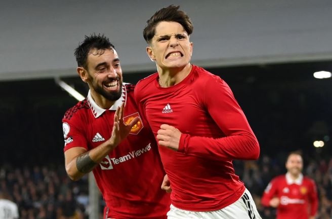 Garnacho toa sang giup MU gianh 3 diem o phut 90+3 hinh anh