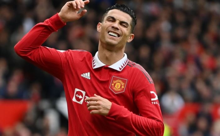 Ferdinand doi thai do voi Ronaldo hinh anh