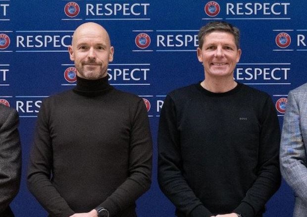 Nu cuoi cua HLV Ten Hag sau khi bi Ronaldo chi trich hinh anh