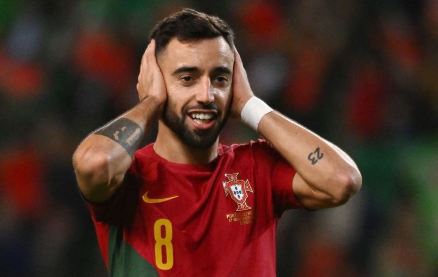 Bruno Fernandes toa sang trong ngay Ronaldo vang mat hinh anh