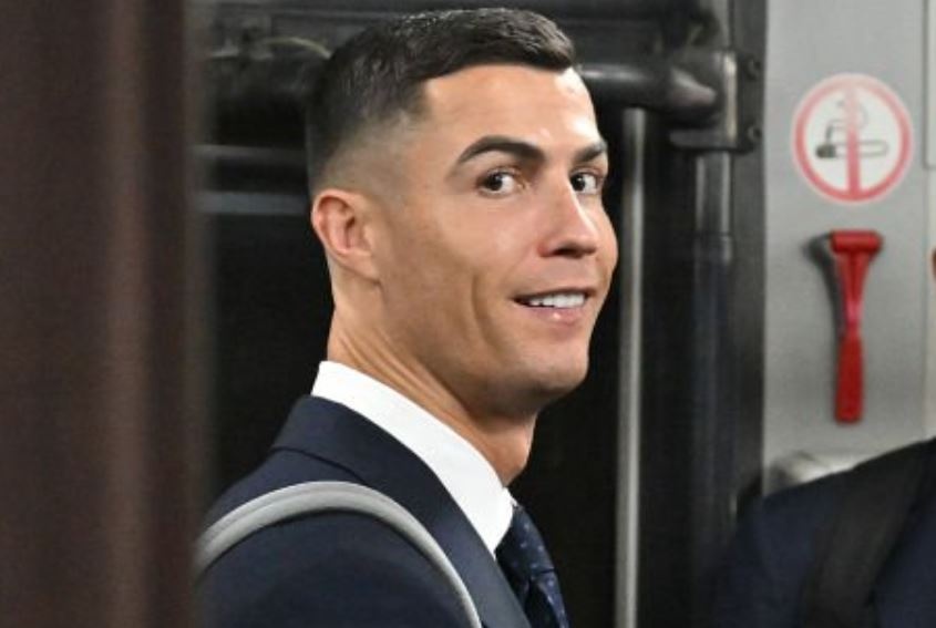 Ronaldo gui thong diep khi den Qatar hinh anh