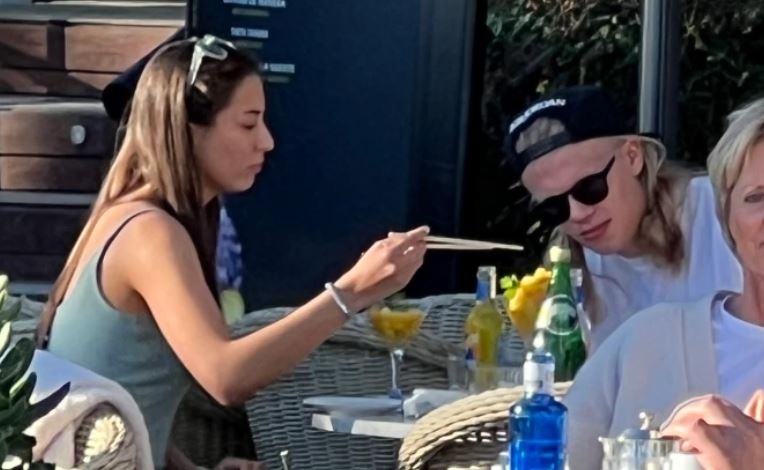 Haaland co ban gai anh 3