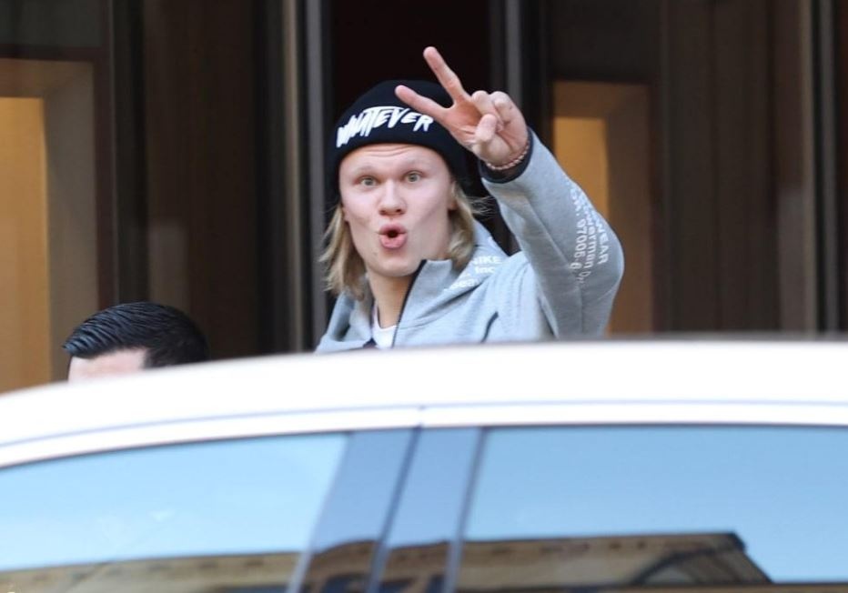 Haaland co ban gai anh 5