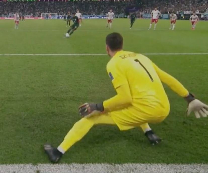 Szczesny cuu thua anh 4