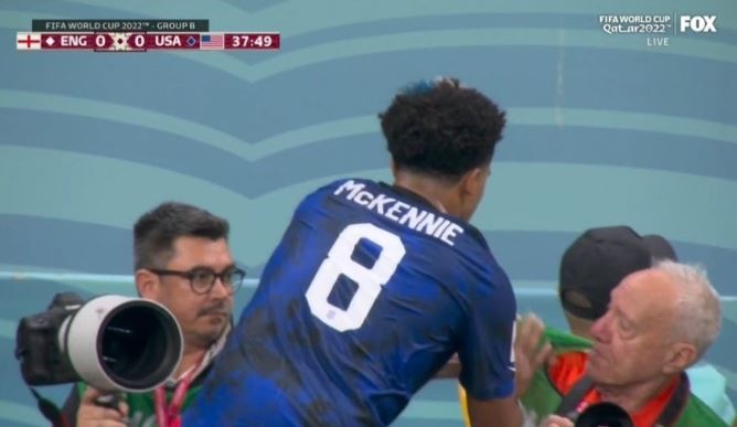 McKennie gay tranh cai anh 1