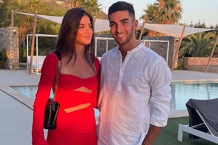 HLV Enrique bao ve con gai truoc hoc tro o tuyen Tay Ban Nha hinh anh