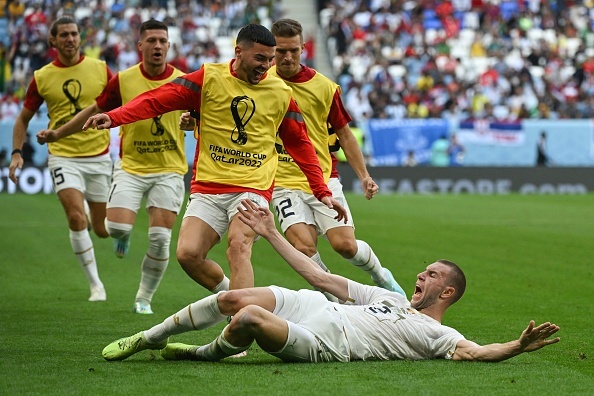 Tien dao Serbia bi phat the du khong thi dau hinh anh