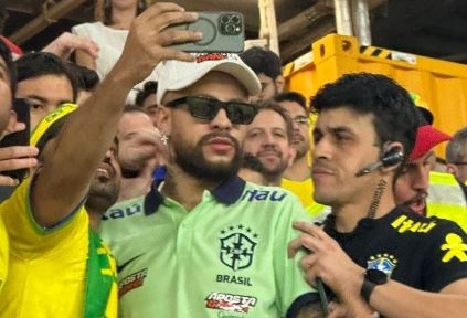 Neymar gia lam nao loan khan dai tran Brazil gap Thuy Si hinh anh