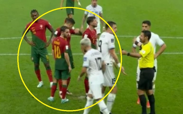 Cau thu Bo Dao Nha bao ve cham phat den truoc tieu xao cua Uruguay hinh anh