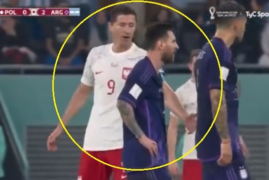 Khoanh khac Messi lam ngo Lewandowski hinh anh