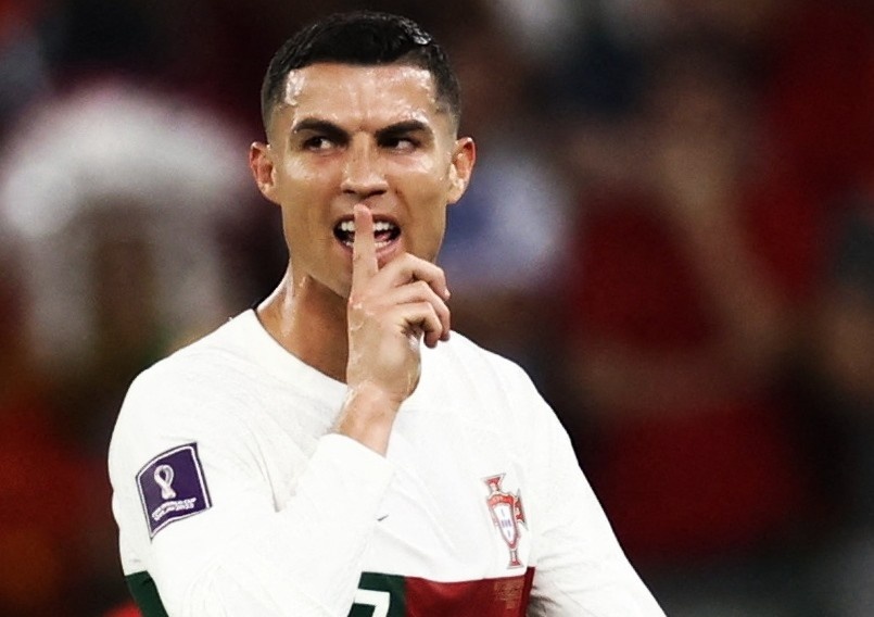 Huan luyen vien Bo Dao Nha kho chiu voi Ronaldo hinh anh