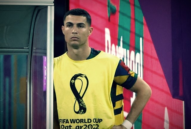 Gary Neville doi thai do voi Ronaldo hinh anh