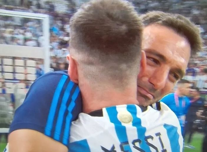 HLV Argentina bat khoc khi vao chung ket World Cup 2022 hinh anh