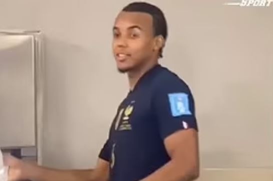 Hai cau thu Phap lo buoi an mung vi bi kiem tra doping hinh anh