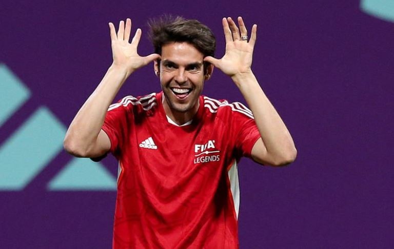 Kaka ghi ban, Forlan lap hat-trick o tran cau huyen thoai FIFA hinh anh