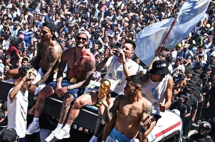 Hon 4 trieu nguoi du le an mung chuc vo dich World Cup cua Argentina hinh anh