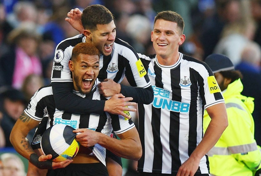 Newcastle vuon len thu 2 tai Premier League hinh anh