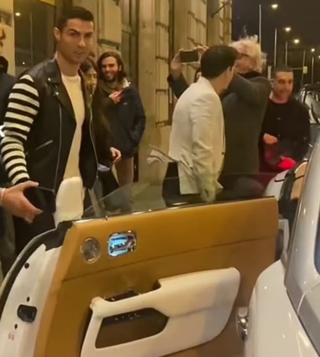 Ronaldo lai Rolls Royces anh 1