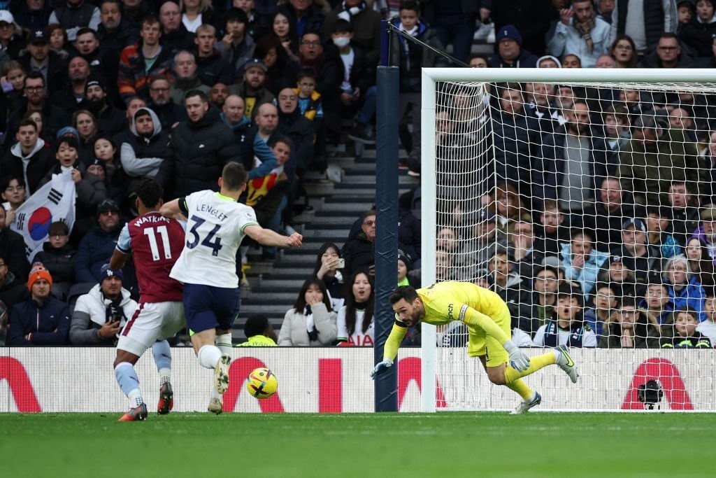 Tottenham thua Aston Villa anh 1