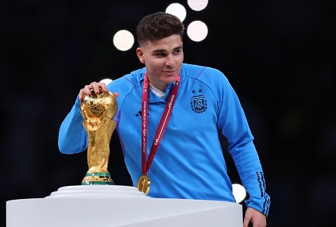 Hon 20.000 CDV ky ten doi tien dao Argentina bo ban gai hinh anh