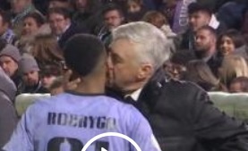 HLV Ancelotti hon Rodrygo sau khoanh khac nguoi hung hinh anh