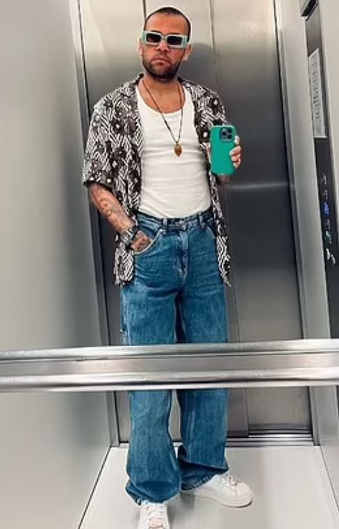 Dani Alves quay roi anh 1