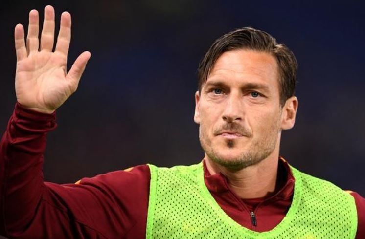Totti bi dieu tra vi cao buoc danh bac, rua tien hinh anh