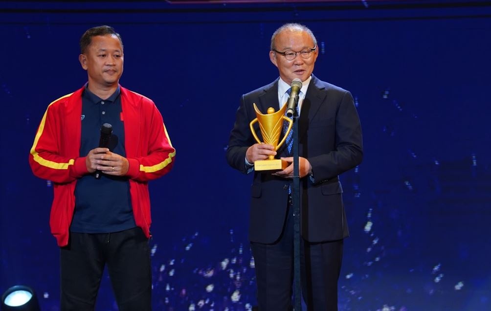 Thay Park duoc vinh danh anh 1