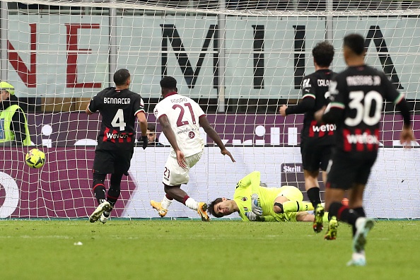 Milan thua Torino anh 1