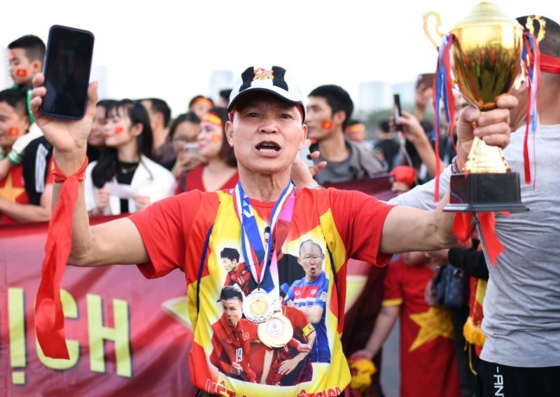 Khong khi soi dong truoc chung ket AFF Cup hinh anh