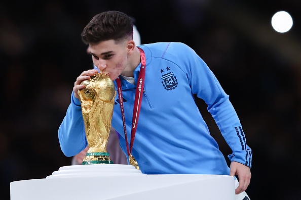 De cu FIFA The Best gay tranh cai hinh anh