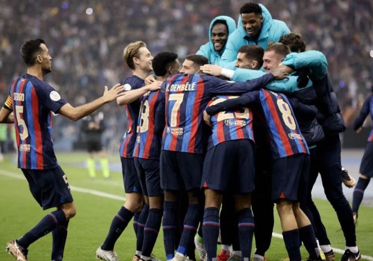 Ha Real Madrid, Barca gianh danh hieu dau tien duoi thoi HLV Xavi hinh anh