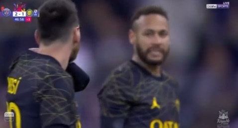 Messi tu choi phat den anh 1