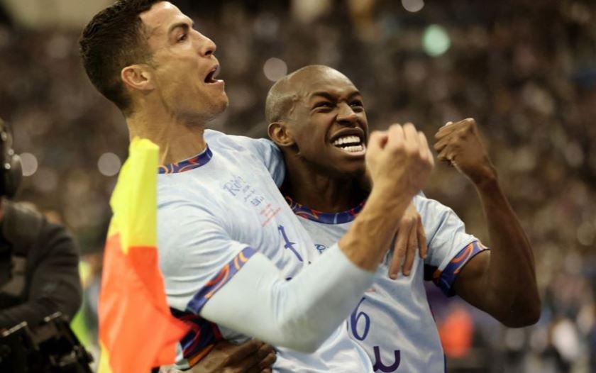 Ronaldo lap cu dup trong ngay tai ngo Messi hinh anh