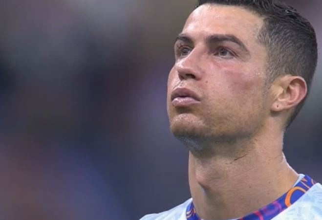 Hanh dong cua Mbappe khi Ronaldo bi sung mat hinh anh