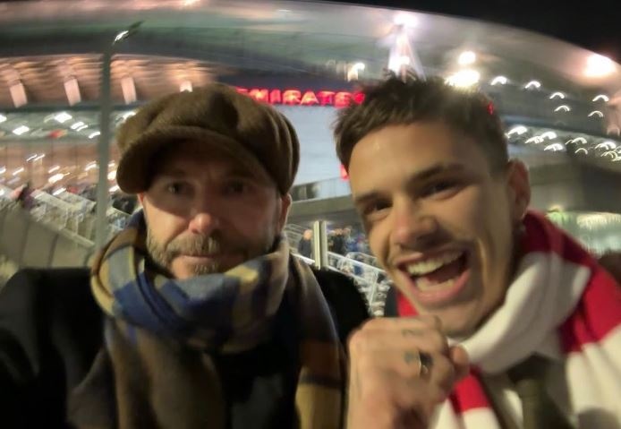 Phan ung cua Beckham va con trai sau tran MU thua Arsenal hinh anh