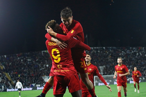 Dybala toa sang anh 1