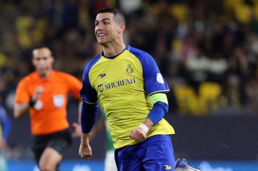 Ronaldo gay that vong trong tran ra mat tai giai Saudi Arabia hinh anh